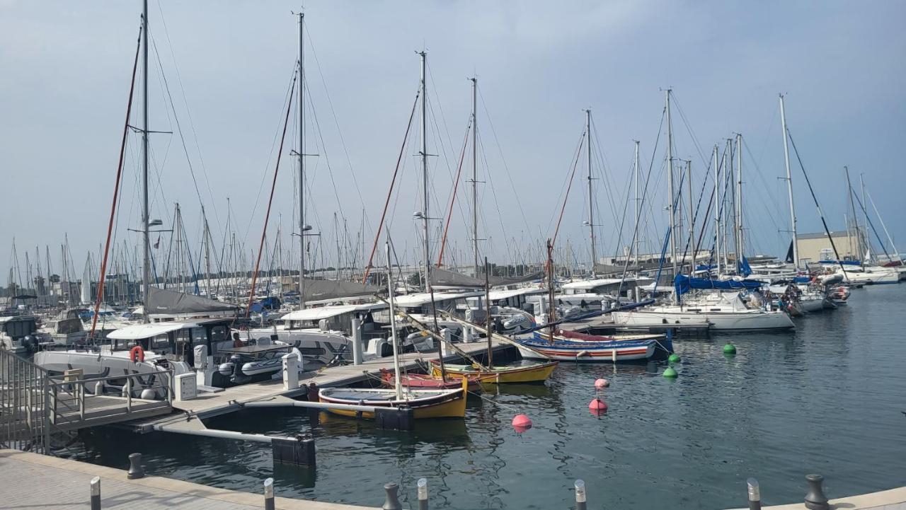 Adorable Petit Appartement Avec Magnifique Vue Sur Le Port De Canet מראה חיצוני תמונה